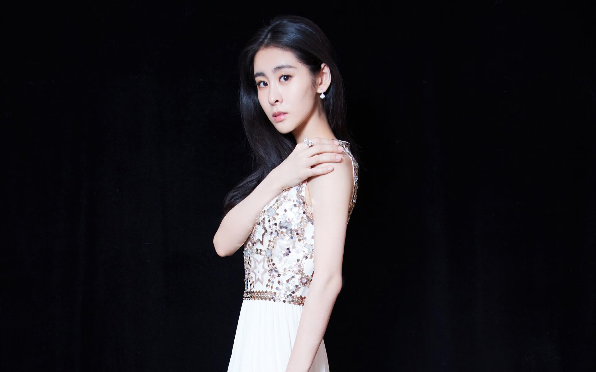 突尼斯希望中场调度乏力,传控受限